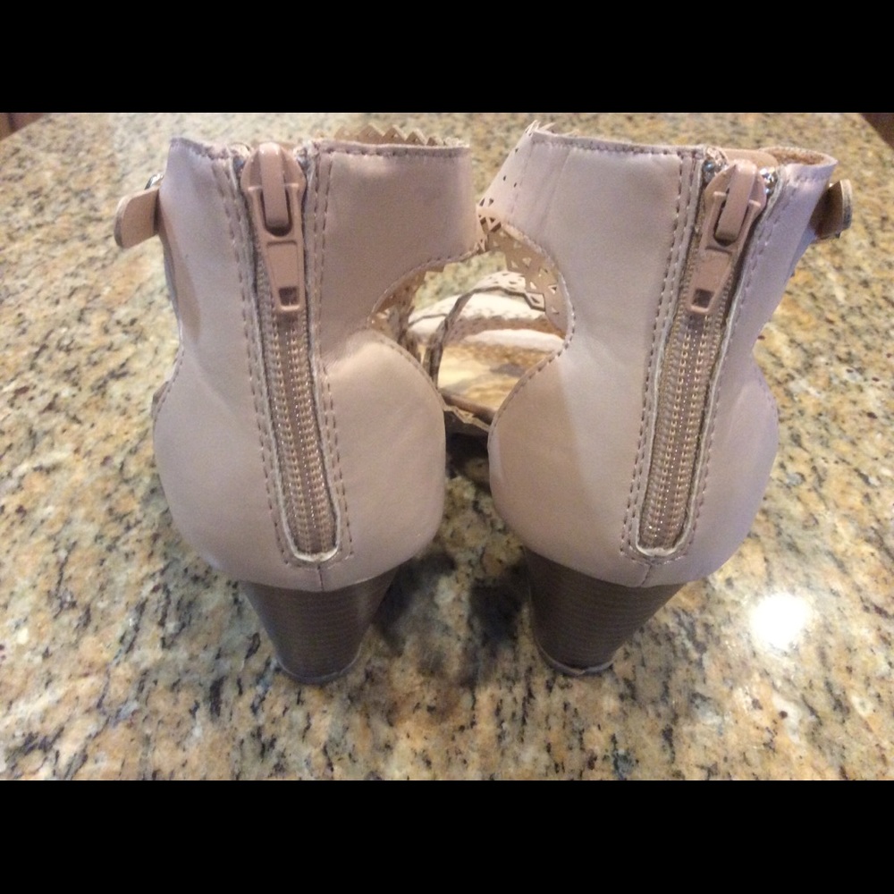 XOXO Sambo Gladiator Sandals - Picture 5 of 8